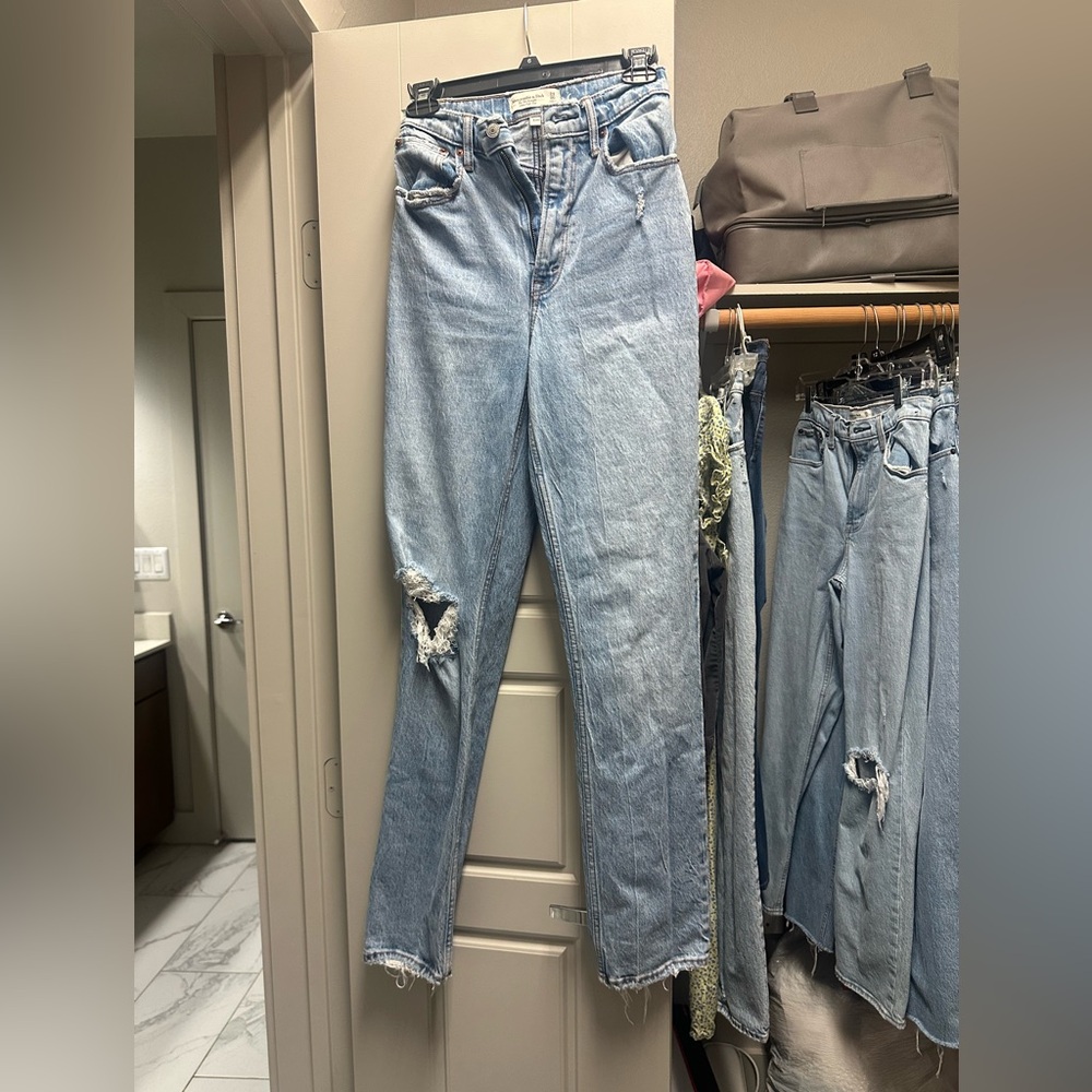 Abercrombie & Fitch Curve Love Ultra High Rise 90s Straight Jean - Size 24